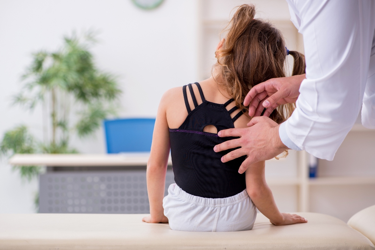 Ginnastica posturale: a cosa serve, benefici, esercizi Mézières per il mal di schiena e cervicale infiammata 1 ginnastica posturale: per chi
