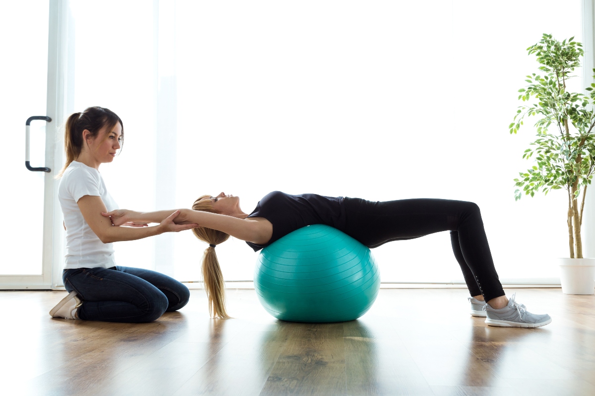 Ginnastica posturale: a cosa serve, benefici, esercizi Mézières per il mal di schiena e cervicale infiammata 2 ginnastica posturale: benefici