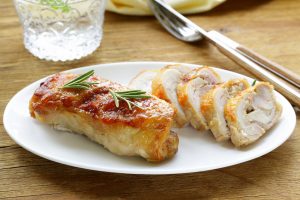Involtini di tacchino ripieni di verdure: la ricetta in padella o al forno