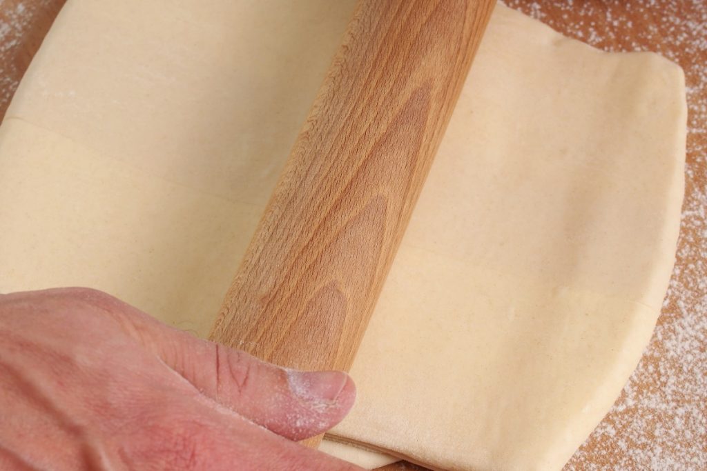 Pasta sfoglia fatta in casa: la base gustosa per ricette dolci e salate 2 lavorare pasta sfoglia