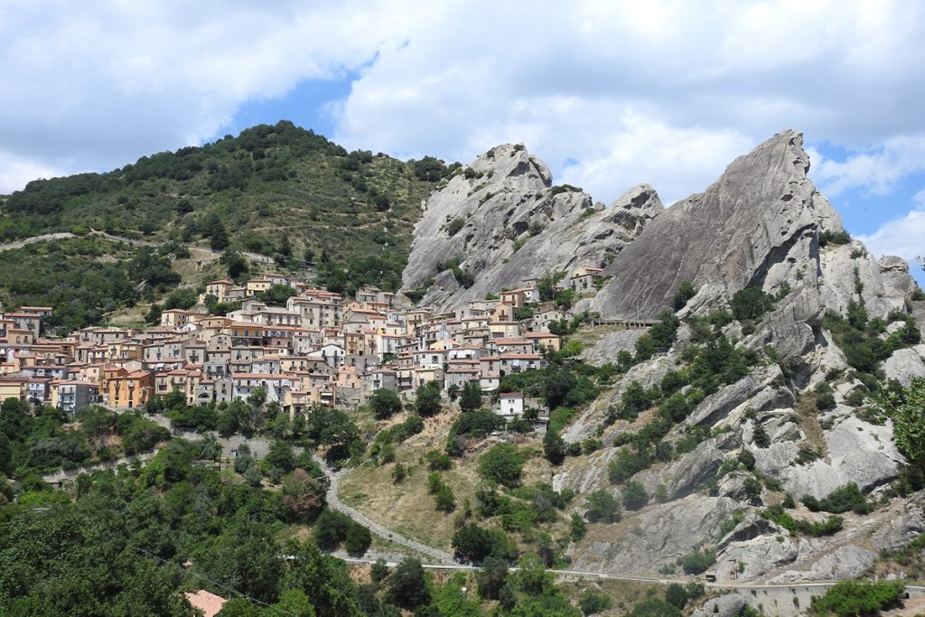 Alla scoperta delle Dolomiti Lucane: un viaggio tra i borghi più belli d'Italia 6 alla scoperta delle dolomiti lucane paesaggio