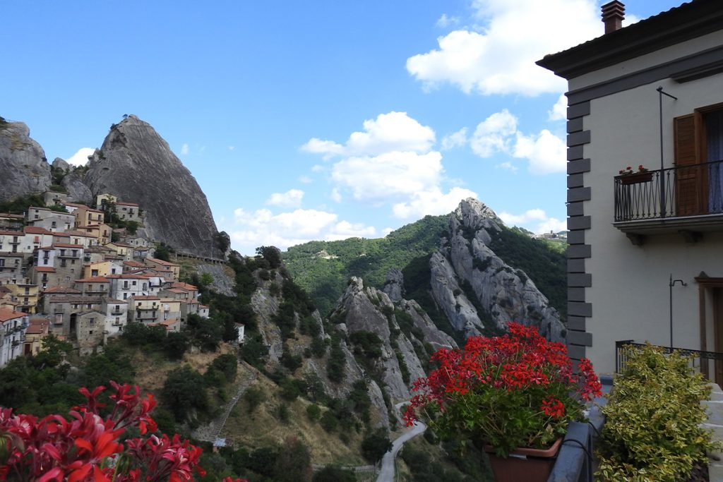 Alla scoperta delle Dolomiti Lucane: un viaggio tra i borghi più belli d'Italia 8 alla scoperta delle dolomiti lucane tradizione