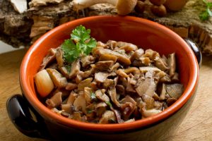 Funghi trifolati: la ricetta semplice e veloce per un contorno gustoso