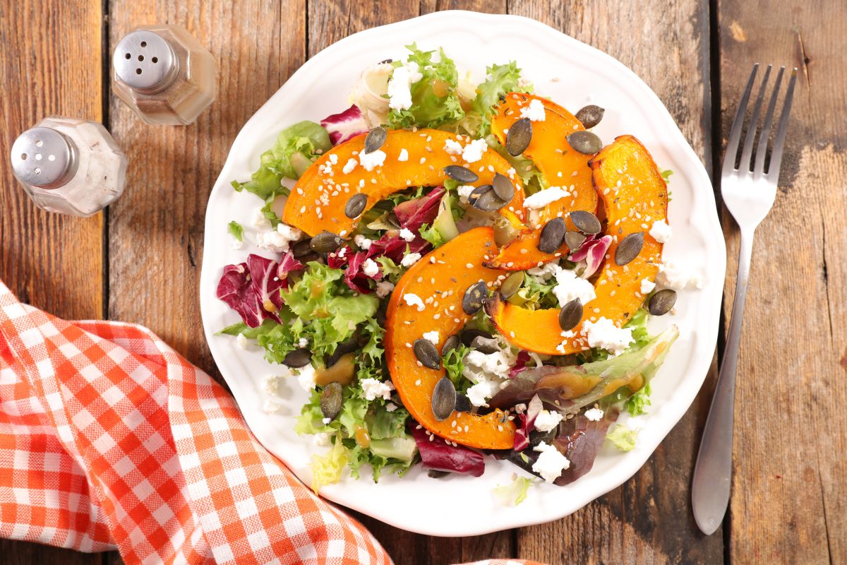 Semi di zucca tostati, uno snack gustoso e ricco di qualità 7 Semi di zucca tostati, perfetti nelle insalate