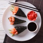 Temaki di salmone: come farlo in casa, consigli e varianti 1 Temaki, un classico del sushi