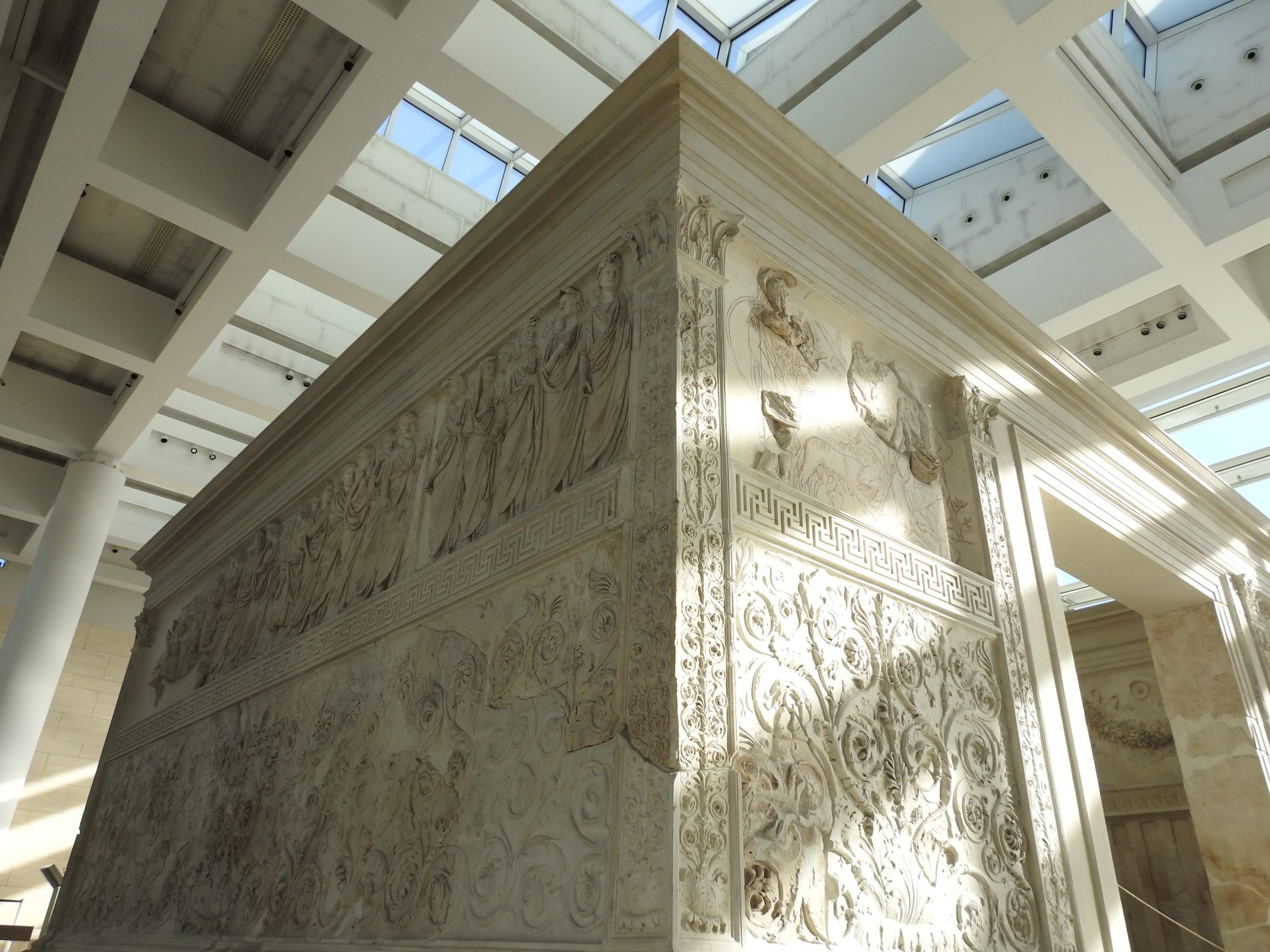 Alla scoperta dell'Ara Pacis con Alberto Biasi, maestro dell'Optical Art 2 ara pacis interno 5
