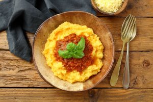 Come fare la polenta in casa, calorie e ricette tutte da gustare