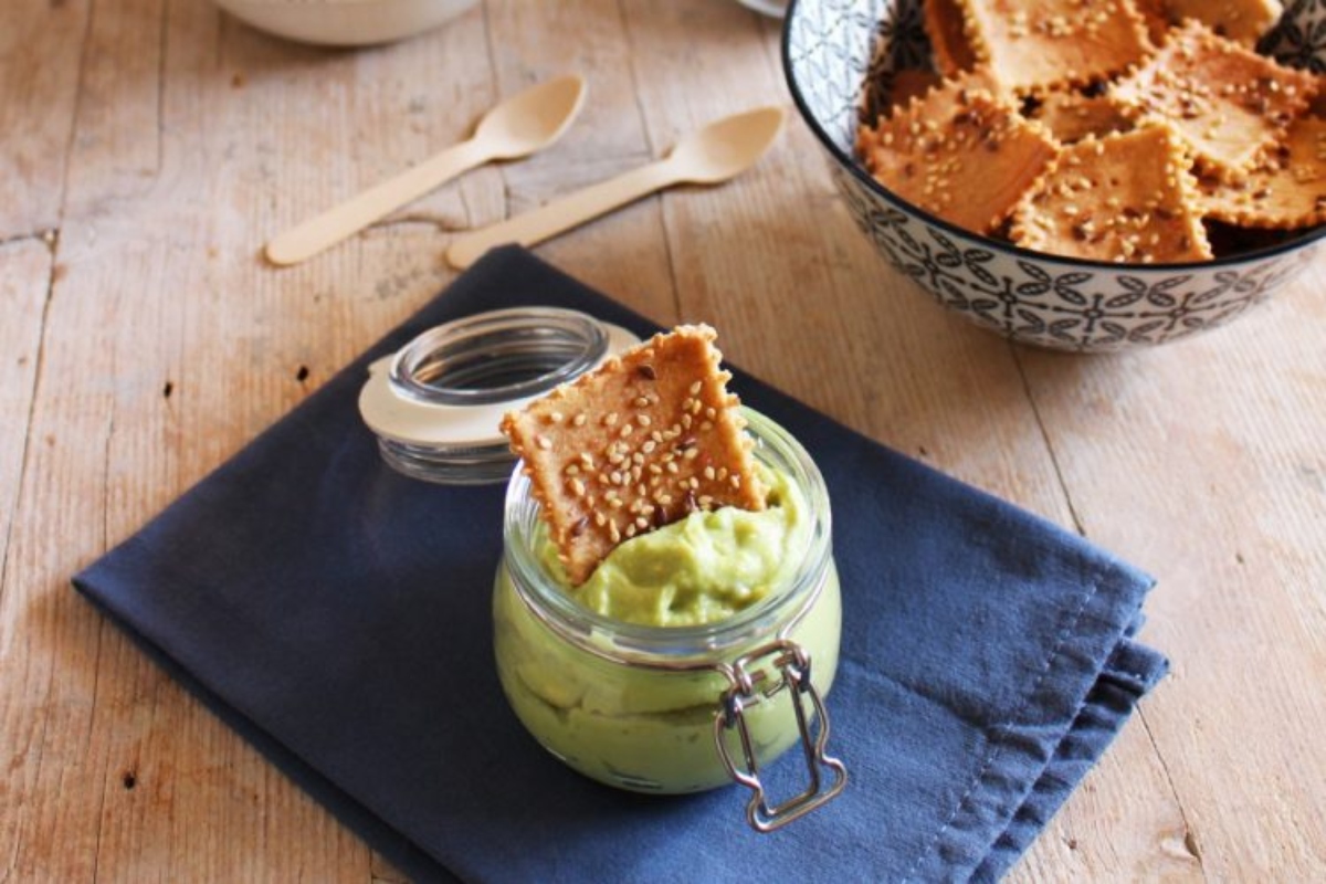 Farina di quinoa: cos'è, proprietà, ricette e come farla in casa 5 crackers con farina di quinoa