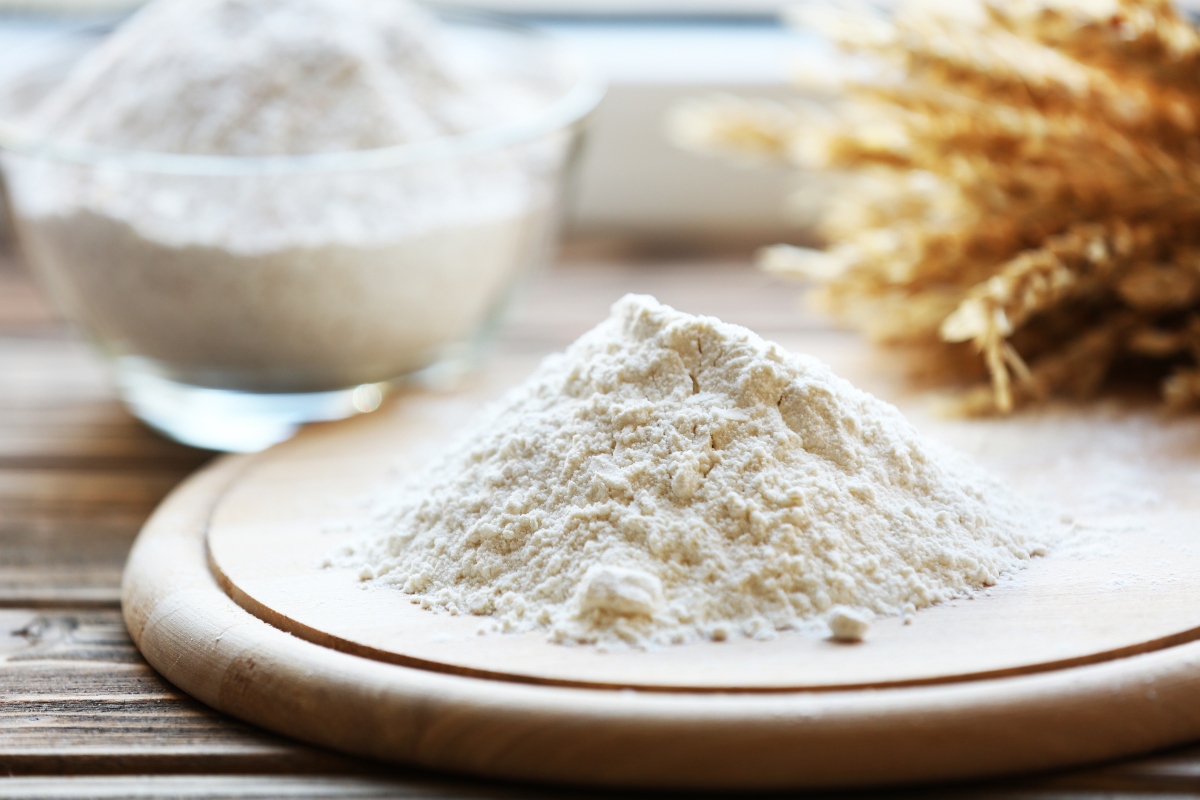Farina d'avena: proprietà, usi, come prepararla in casa, valori nutrizionali e ricette 1 Farina d'avena: benefici