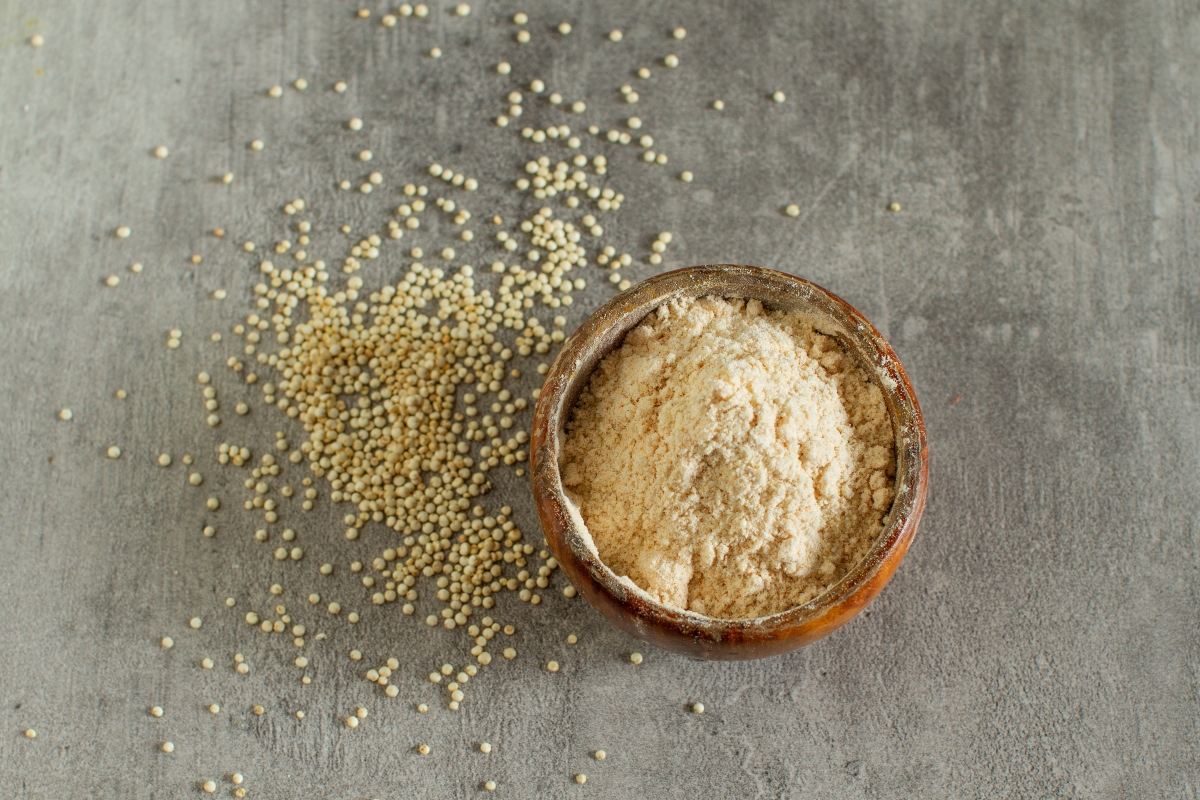 Farina di quinoa: cos'è, proprietà, ricette e come farla in casa 4 Farina di quinoa: come farla in casa