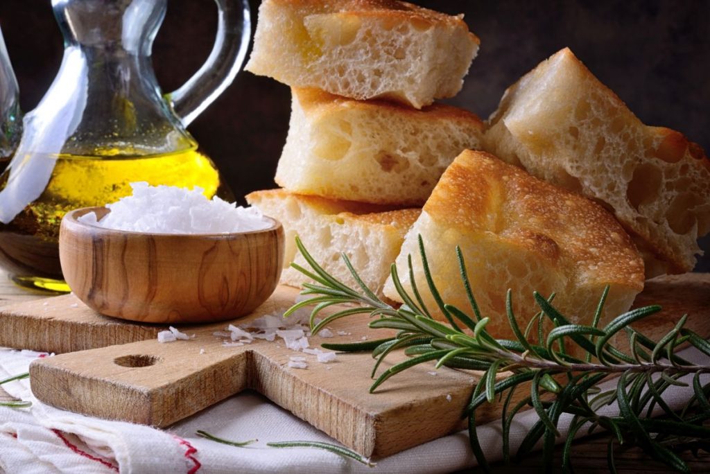 Focaccia senza glutine soffice fatta in casa: ingredienti, farine e trucchi per la lievitazione 2 focaccia genovese