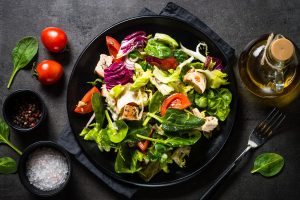 Insalata di pollo light con salsa allo yogurt