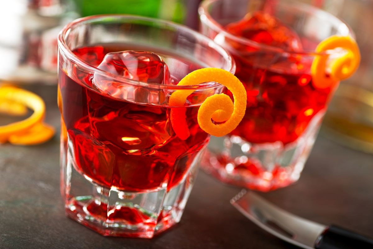 Negroni, il cocktail italiano più amato al mondo 2 negroni cocktail