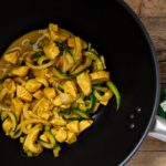 Pollo al curry: la ricetta esotica e veloce da preparare 3 pollo al curry con latte di cocco
