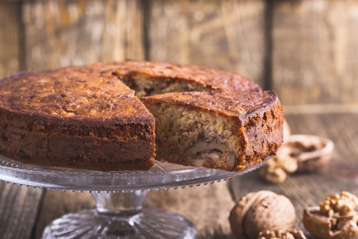 Torta alle noci, il dolce perfetto per una colazione ricca 4 Torta alle noci, puoi farla anche con il Bimby