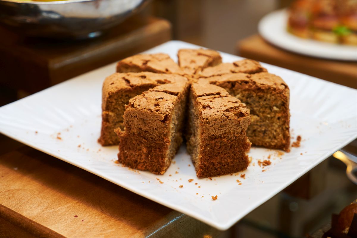 Torta alle noci, il dolce perfetto per una colazione ricca 6 torta alle noci, ideale per la prima colazione