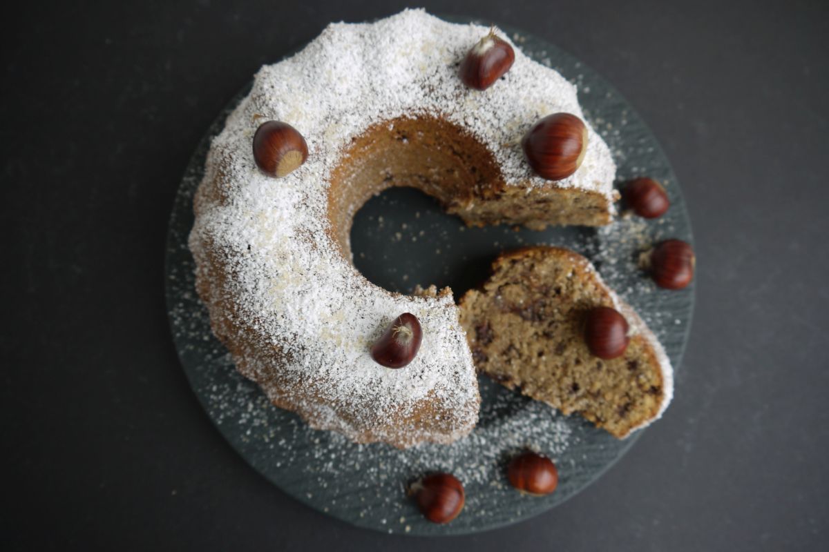 Torta di castagne, ideale per una colazione nutriente e golosa 1 torta con farina di castagne, squisita per la colazione