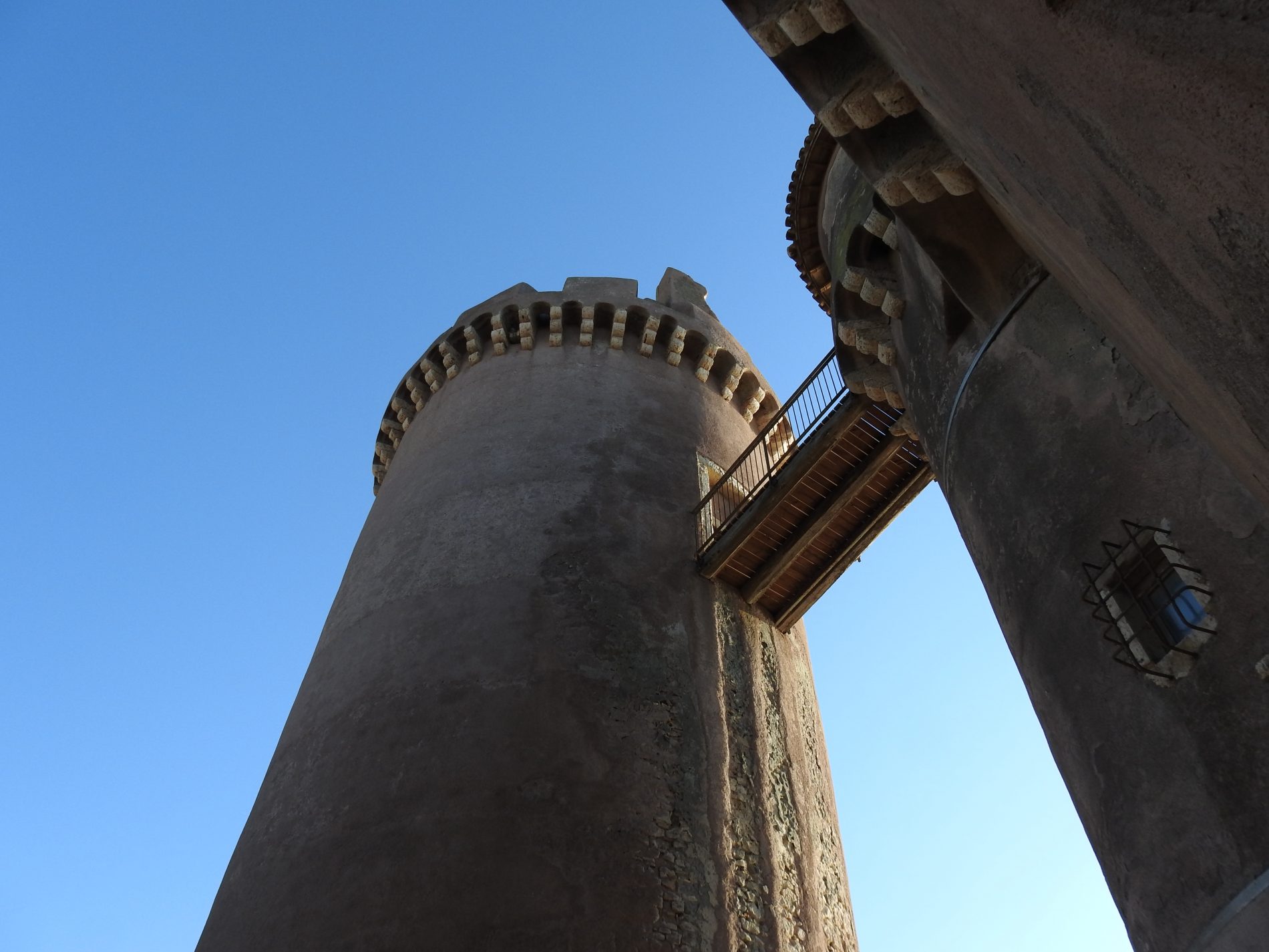 Alla scoperta del castello di Santa Severa, una spiaggia piena di storia 10 castello di santa severa torre saracena 2 1