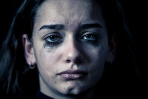 Bullismo: che cos&rsquo;&egrave;, principali forme, caratteristiche del bullo e della vittima, cause e conseguenze, cure e prevenzione