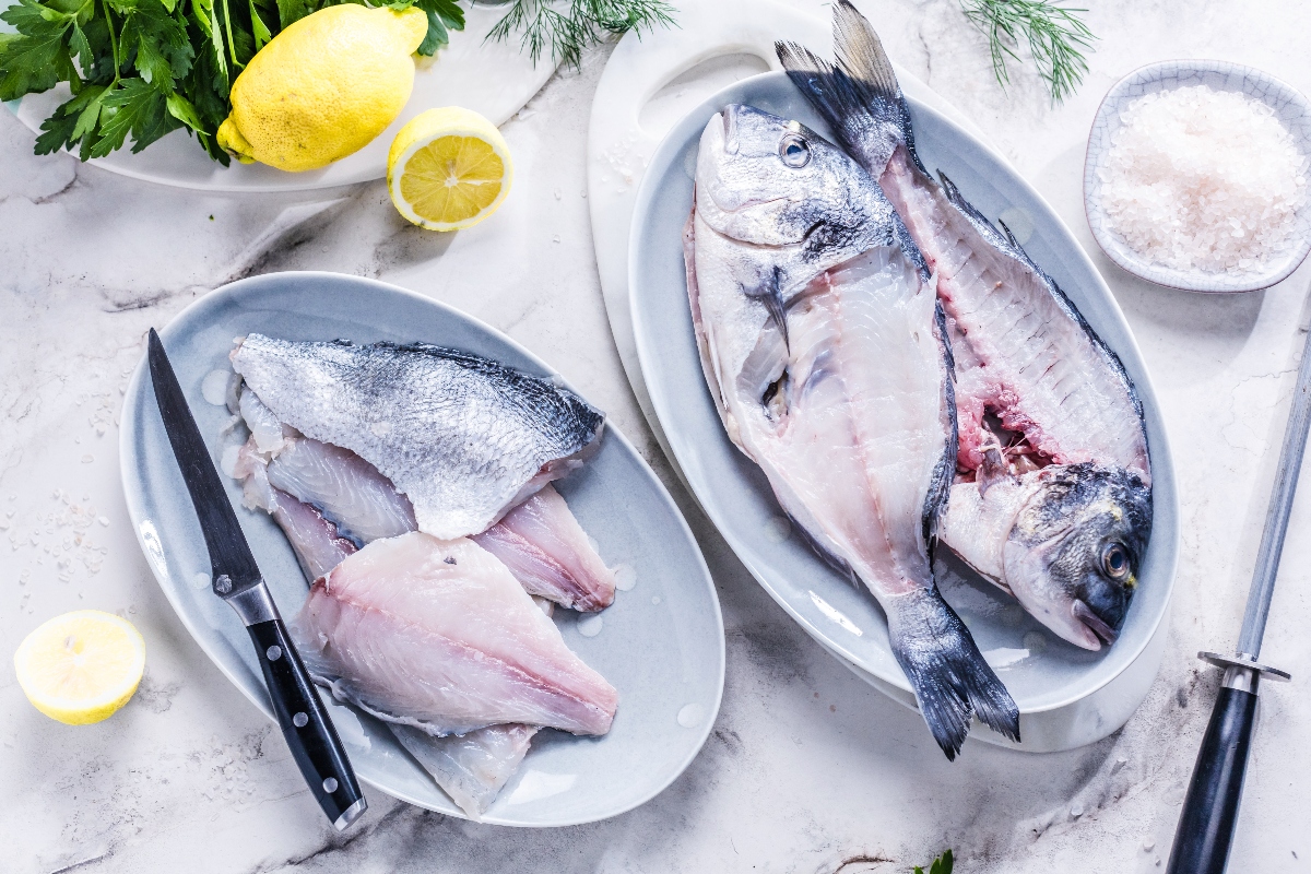 Orata: calorie, valori nutrizionali e ricette 1 come sfilettare e pulire il pesce