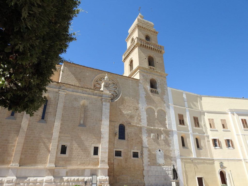 Alla scoperta di Gravina in Puglia, dei suoi canyon e delle sue fontane 7 gravina cattedrale 2