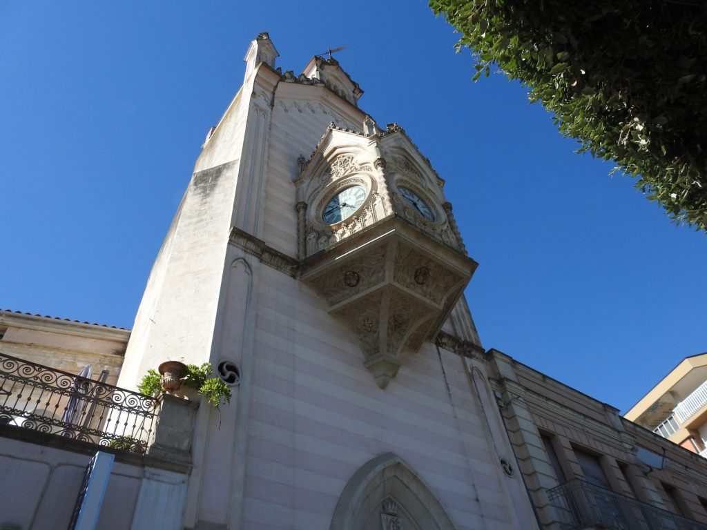 Alla scoperta di Gravina in Puglia, dei suoi canyon e delle sue fontane 11 gravina torre dellorologio