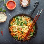 Spaghetti di riso con verdure: un primo piatto vegetariano della cucina cinese 1 Spaghetti di riso con verdure