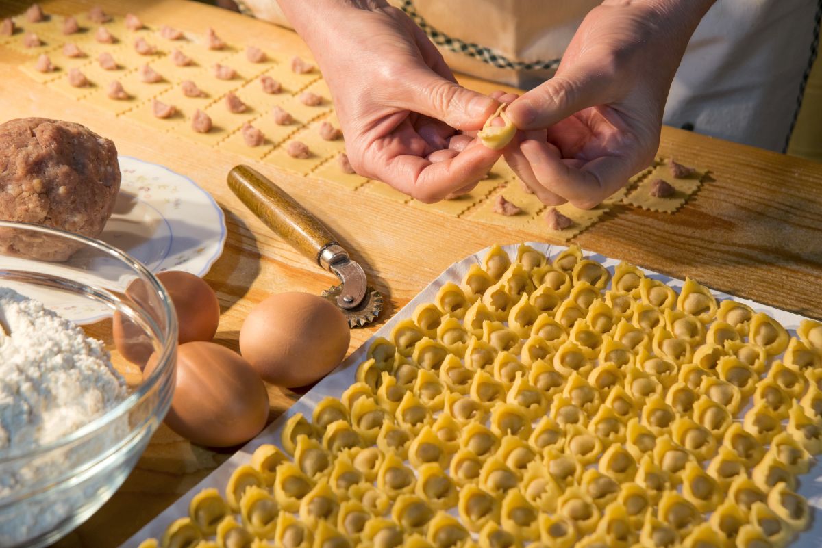 Tortellini, il capolavoro della cucina bolognese 6 Tortellini fatti a mano