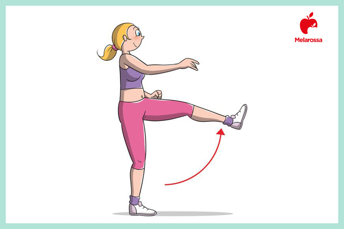 Walk at home o camminata attiva in casa: programma di 4 settimane per bruciare calorie velocemente 6 Illustrazione di una donna che esegue degli slanci per spiegare esercizi di walk at home. In alto a destra logo Melarossa
