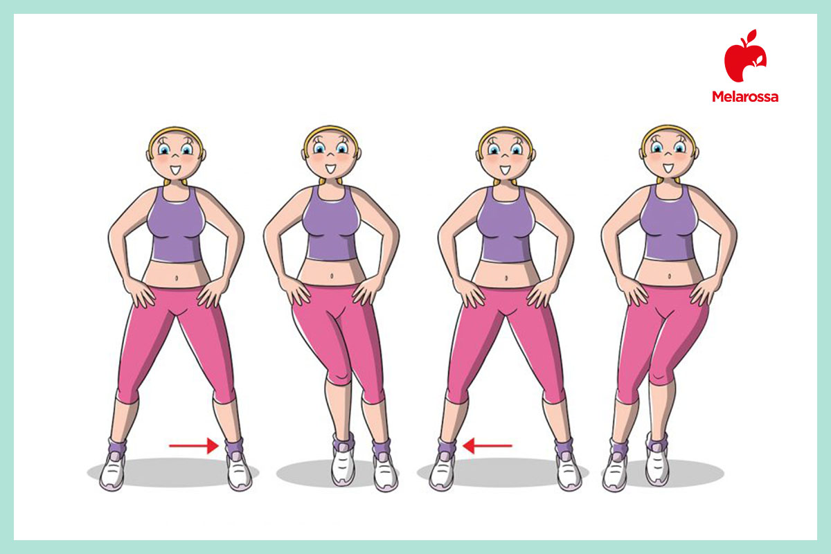 Walk at home o camminata attiva in casa: programma di 4 settimane per bruciare calorie velocemente 4 Illustrazione di una donna che esegue lo step laterale in 2 fasi per spiegare esercizi di walk at home. In alto a destra logo Melarossa
