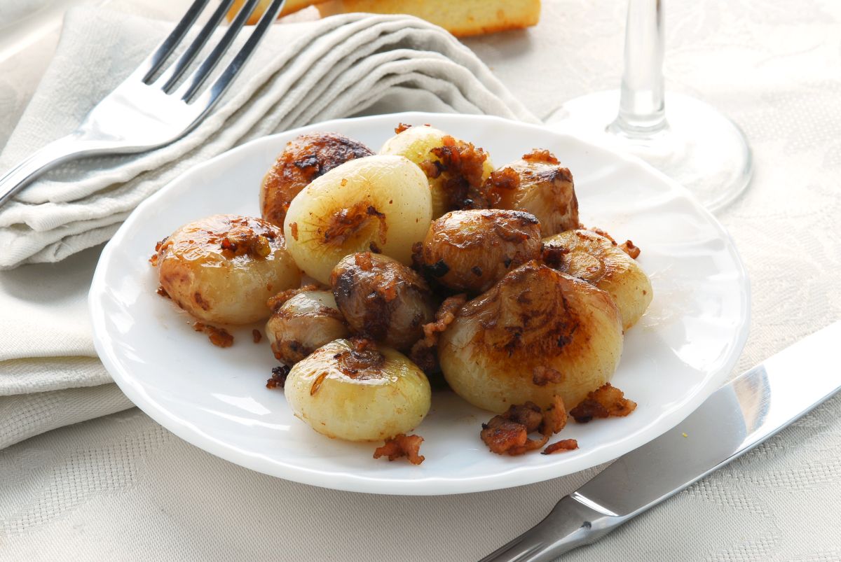 Cipolle caramellate, il contorno appetitoso che tutti amano 5 cipolle caramellate borettane