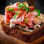 Panino integrale con prosciutto crudo, energetico e gustoso 1 panino integrale con prosciutto ricetta