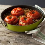 Pomodori ripieni di riso, un primo piatto facile da preparare 1 pomodori ripieni ricetta