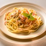 Spaghetti con speck, un primo dal sapore innovativo 1 Spaghetti con prosciutto crudo ricetta