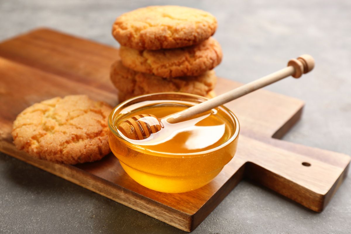 Biscotti al miele, dolcezza e salute in un mini formato 4 biscotti al miele quale miele scegliere