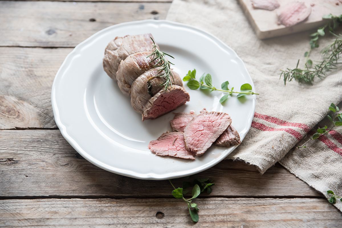 Carni rosse: quali sono, i vari tagli, valori nutrizionali, benefici, come cucinarle e quanta carne mangiare 11 carni rosse: roast beef