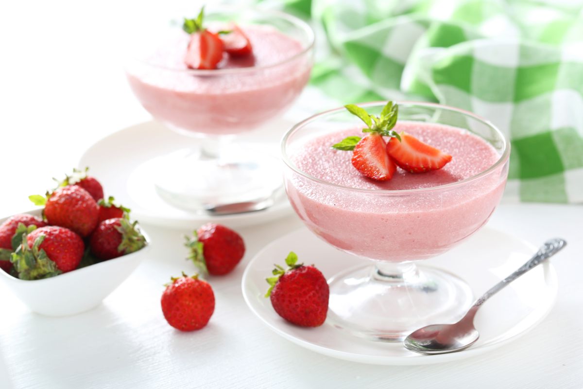 Mousse di fragole, un dessert fresco, facile e velocissimo da realizzare 5 mousse di fragole a dieta