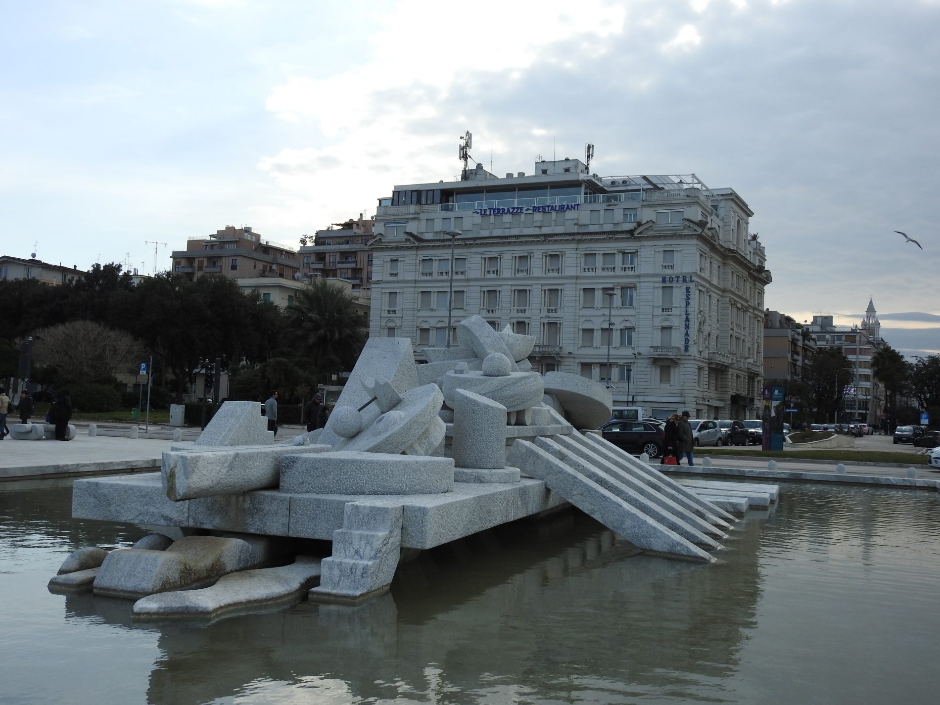 Alla scoperta della nuova Pescara, dei suoi panorami e del Lungomare 4 pescara la nave di pietro cascella 2