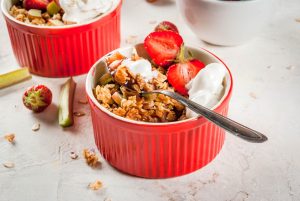 Crumble di fragole: dessert leggero e senza glutine