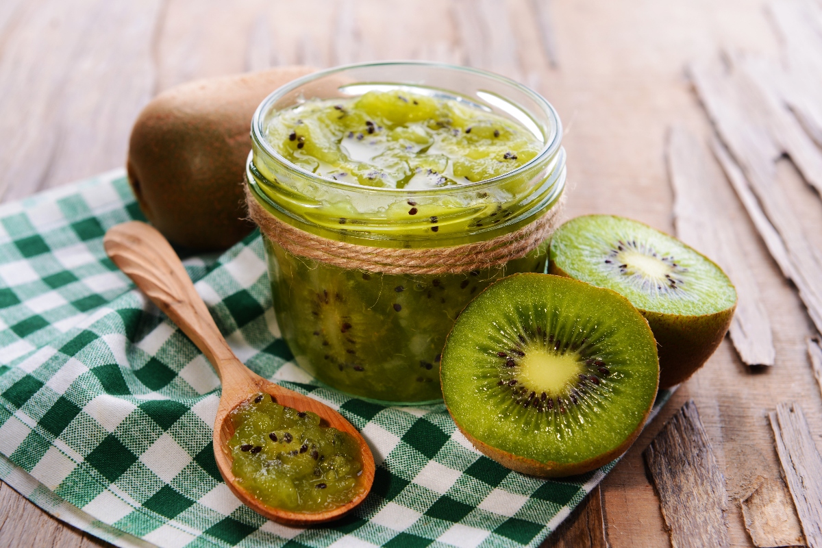 Kiwi: cos'è, calorie e valori nutrizionali, benefici e usi in cucina 5 la ricetta della marmellata con kiwi