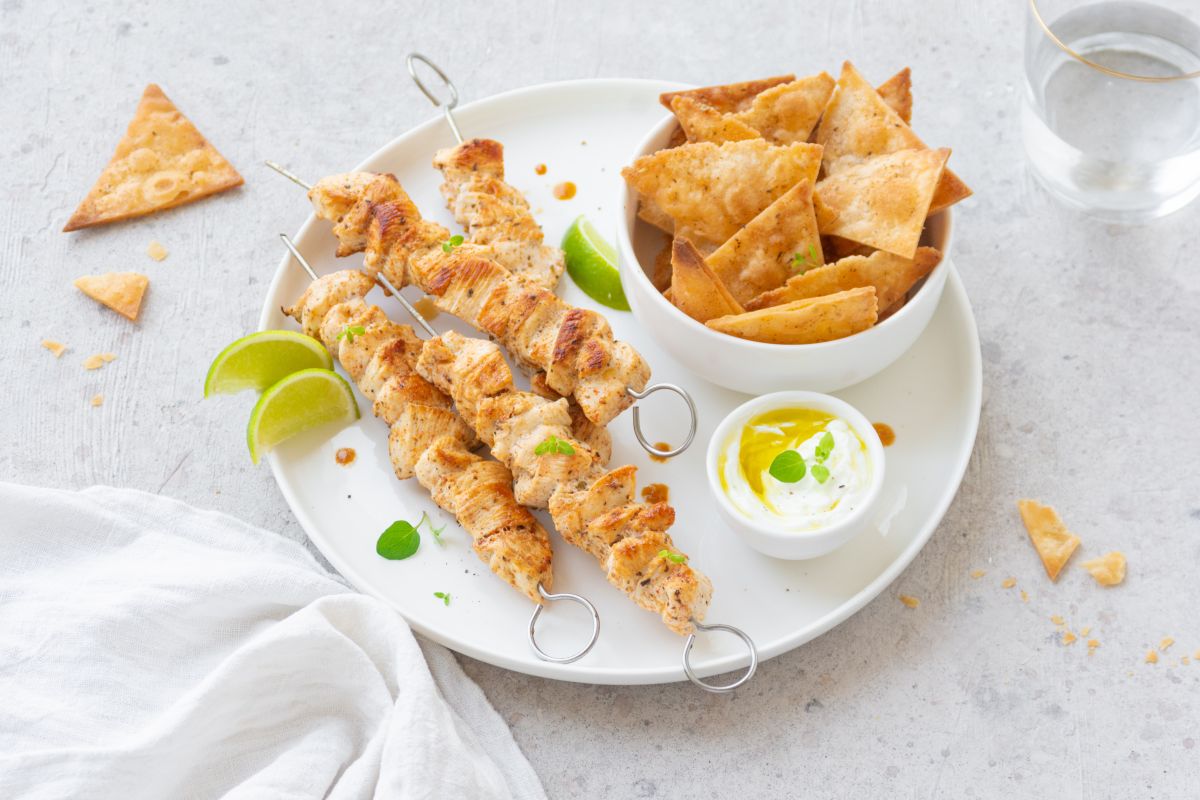 Come farcire le piadine: tante idee sane e leggere 13 souvlaki con chips di piadina