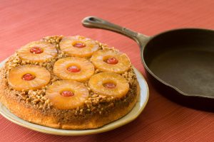 Torta rovesciata all&rsquo;ananas, facile, d&rsquo;effetto e squisita