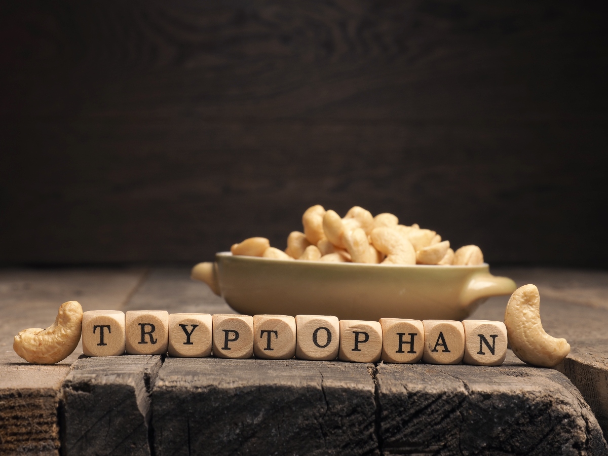 Triptofano: cos’è, proprietà, a cosa serve, alimenti ricchi, quando usare gli integratori, benefici e controindicazioni 3 benefici del triptofano