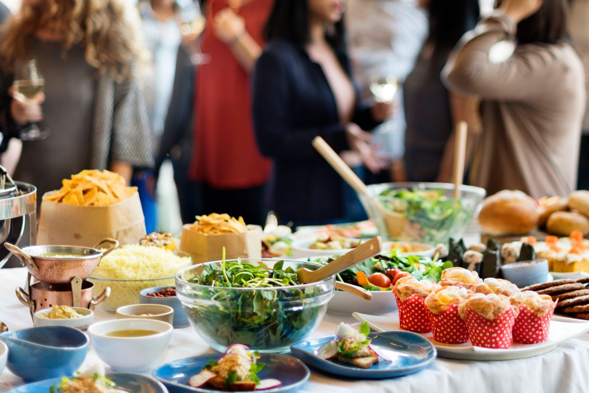 Brunch: che cos'è, cibi, ricette e idee per un buffet sano 2 brunch condivisione
