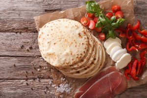 Crescia, ricetta tradizionale marchigiana della piada con le uova