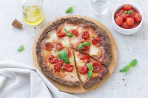 Pizza di pane senza glutine, il buono della pizza con tanta leggerezza in pi&ugrave;