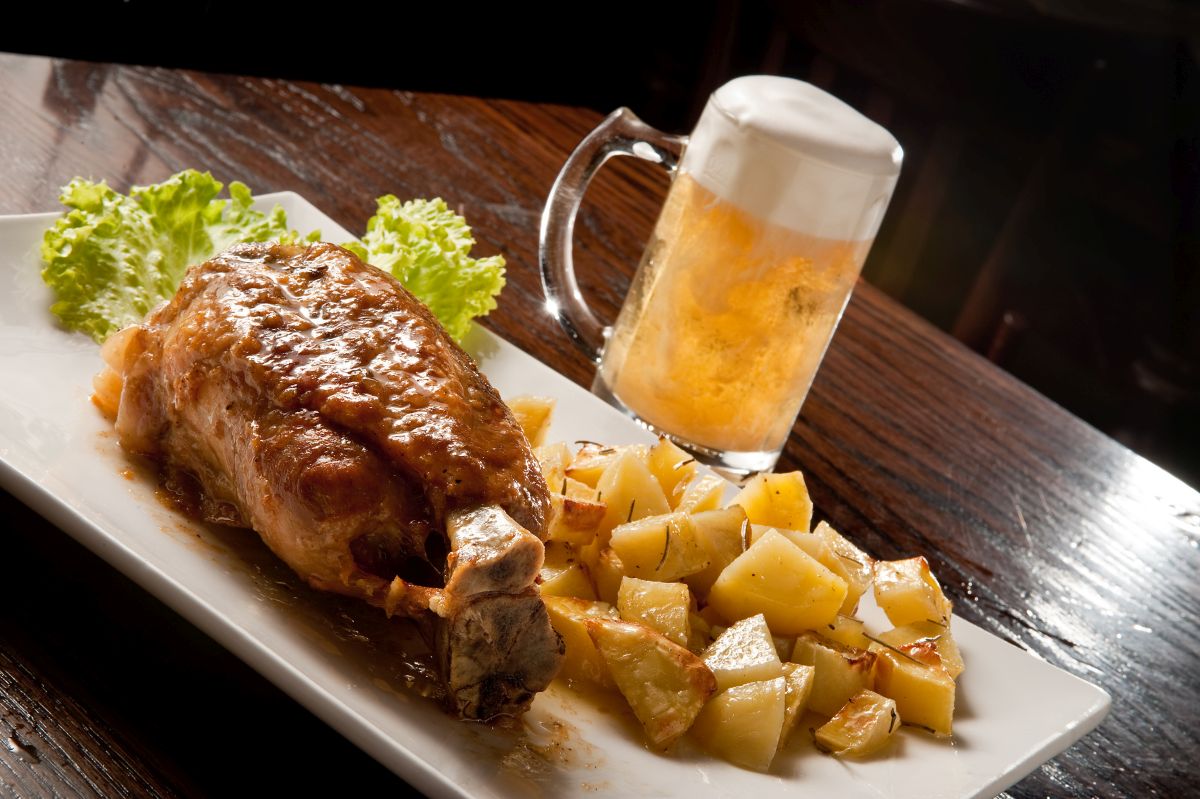 Stinco di maiale, un secondo robusto e gustoso 4 stinco di maiale alla birra