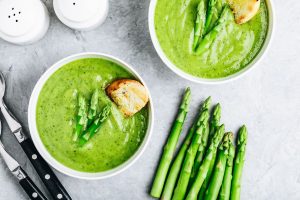 Crema di asparagi, un primo delicato e disintossicante