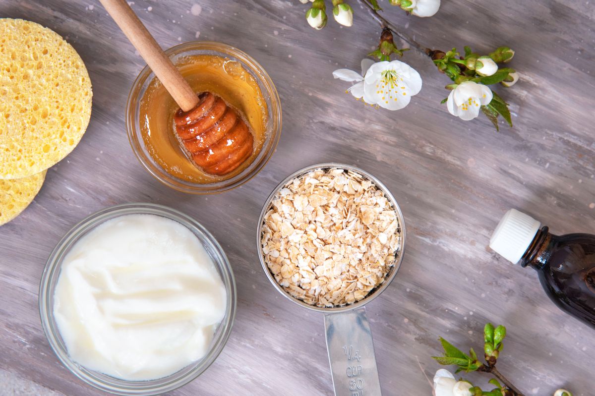 Fiocchi d'avena, proprietà, valori nutrizionali, usi e ricette 7 Fiocchi d'avena ottimi per capelli e pelle secca o sensibile