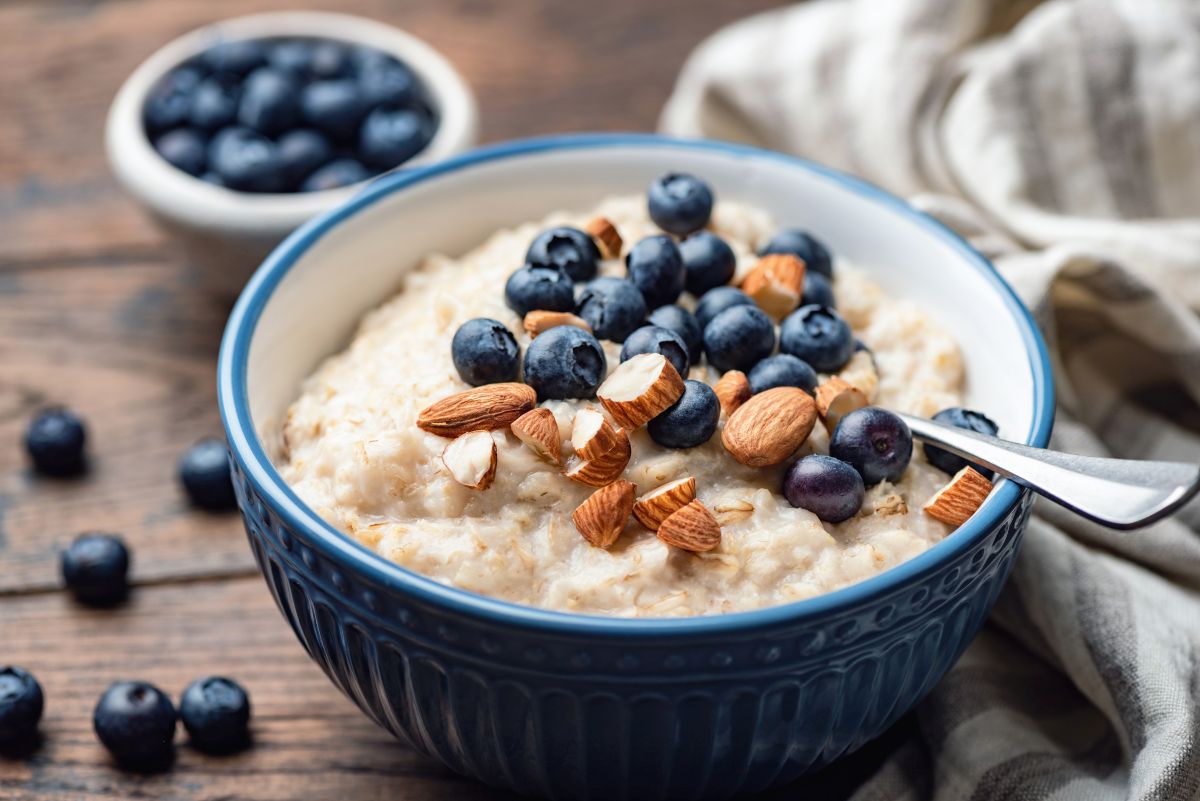 Fiocchi d'avena, proprietà, valori nutrizionali, usi e ricette 6 fiocchi d'avena, prova il classico porridge